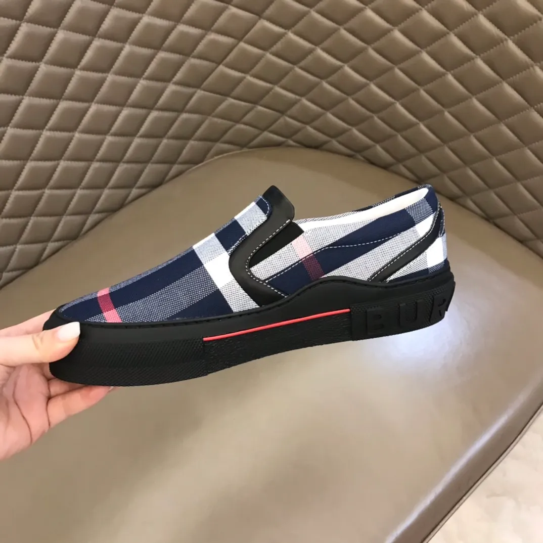 ¥380▫️B’s men’s classic low-top sneakers are reinterpreted in Vintage plaid cotton material and decorated with a new brand logo. First-grain cowhide lining, embossed Burberry lettering logo on the heel, original outsole! 38-45
